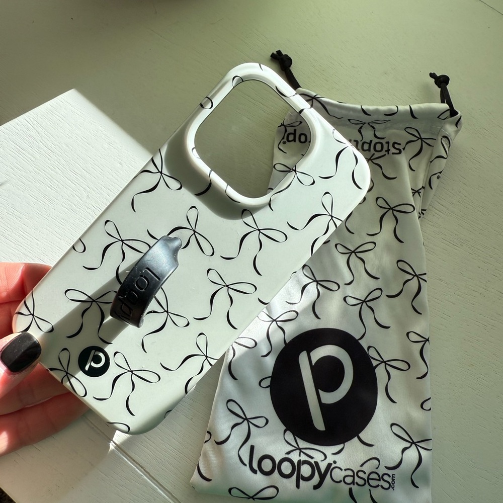 iPhone 15 pro Loopy Case Black and White Bows